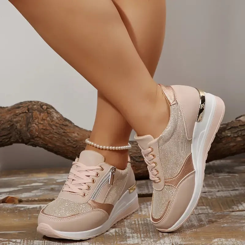 Comfortabele sneakers met veters en een zijrits voor dames