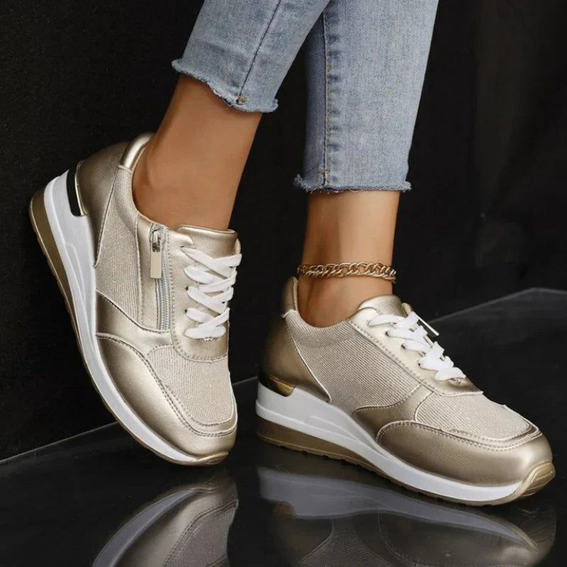 Comfortabele sneakers met veters en een zijrits voor dames